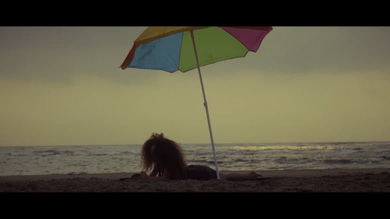 Una Isla still