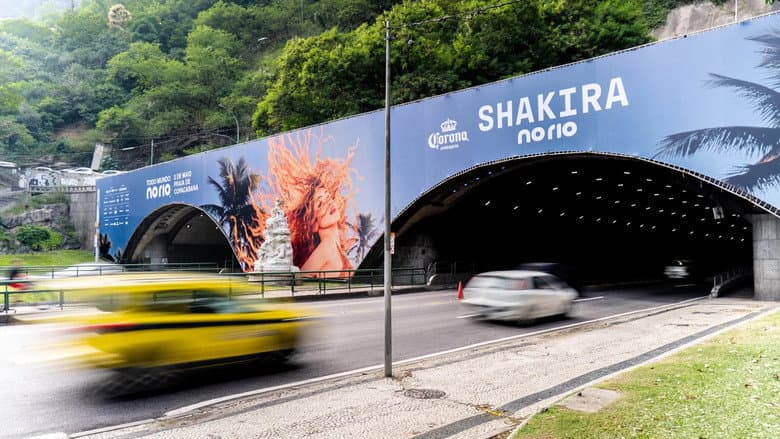 Todo Mundo no Rio com Shakira still