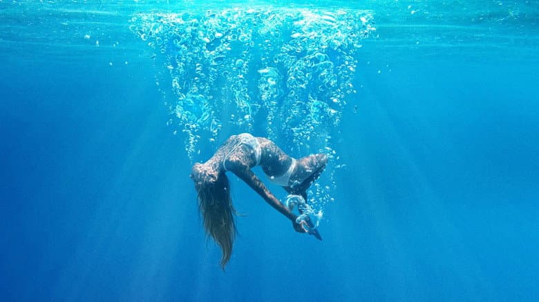 Under the Silver Lake still