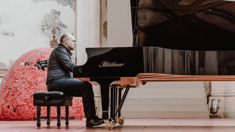 Piano na křižovatce still