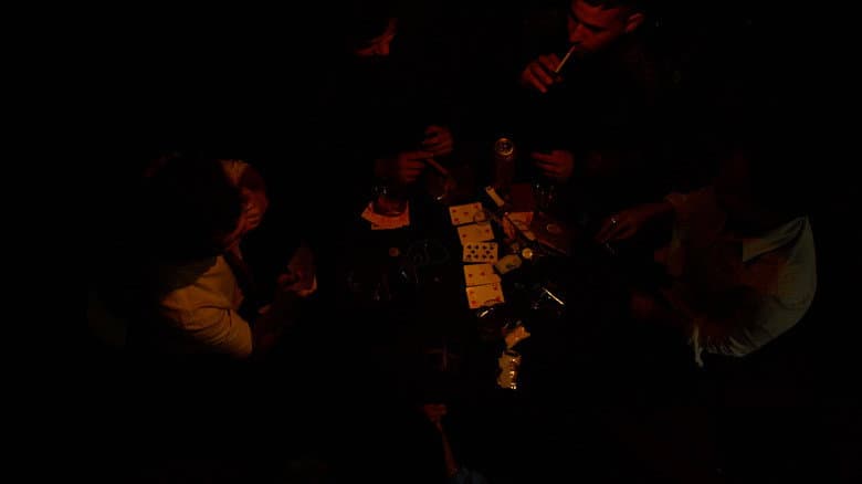 Hecha la apuesta, hecha la trampa still