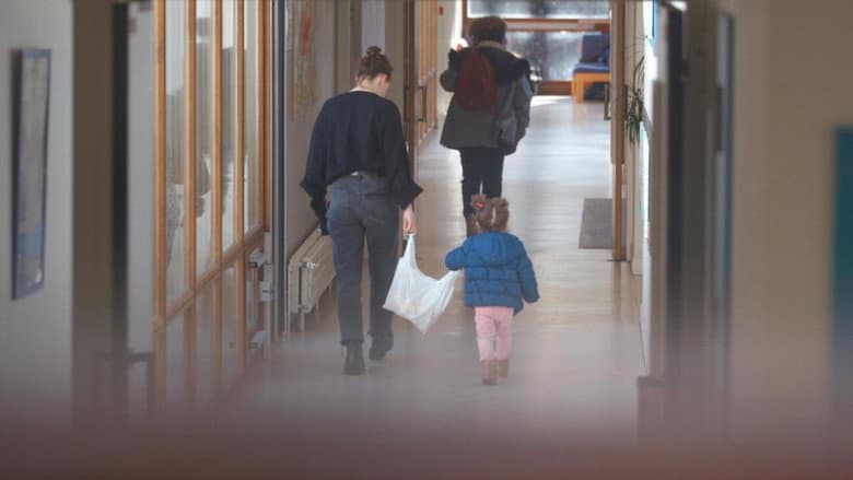 Bébés placés, la vie devant eux still