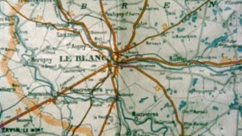 Jeune femme à sa fenêtre lisant une lettre still