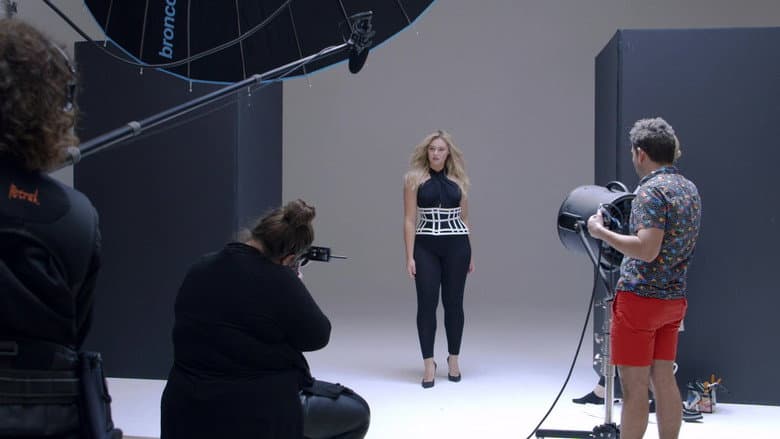Straight/Curve: Redefining Body Image still