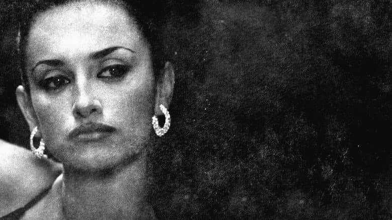 Penélope Cruz: Diva in the Mirror still